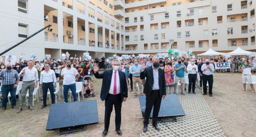 Entrega de viviendas del plan Procrear a 141 familias: “Disfruten de sus casas, de sus familias, mientras gobernemos solo estaremos pensando en ustedes”, remarcó el presidente Fernández
