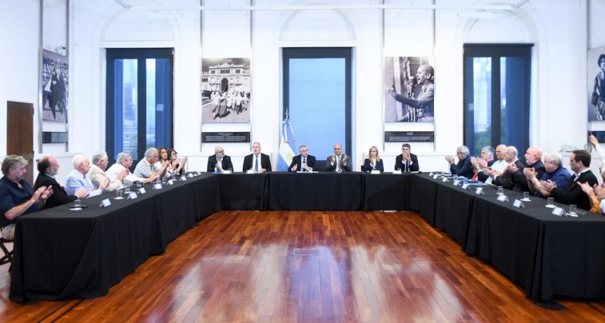 El Gobierno acordó con los gremios un nuevo aumento del salario Mínimo Nacional Docente Garantizado