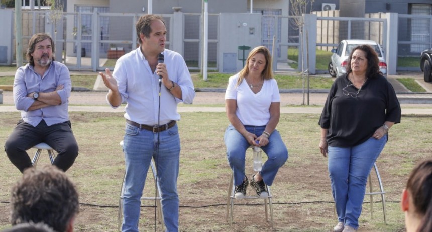 Maggiotti y Menéndez entregaron viviendas del Desarrollo Urbanístico Merlo