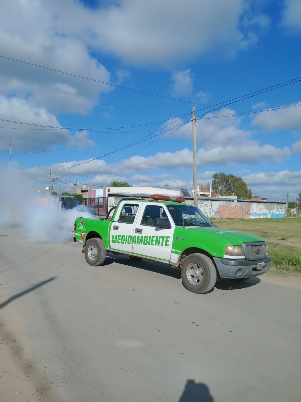 Esteban Echeverría refuerza la prevención del dengue con operativos de fumigación en 14 barrios