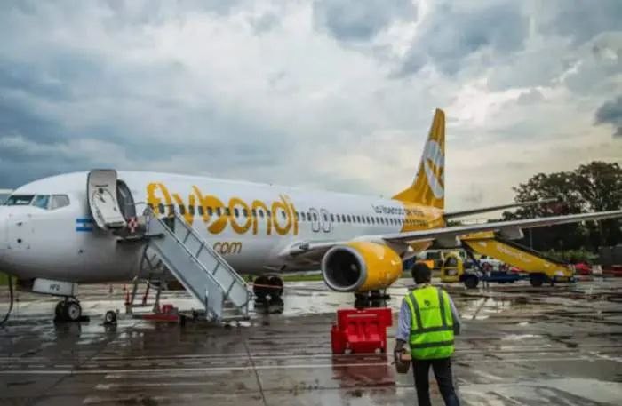 Nueva polémica con Flybondi: reprogramaciones masivas en plena Navidad y enojo de los pasajeros