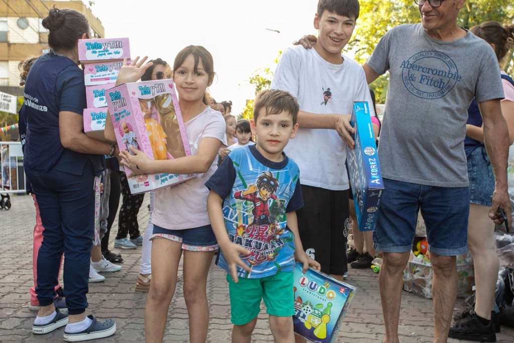 Papá Noel repartió amor y regalos en La Matanza