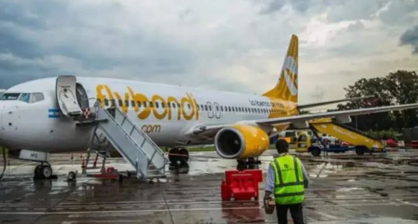 Nueva polémica con Flybondi: reprogramaciones masivas en plena Navidad y enojo de los pasajeros