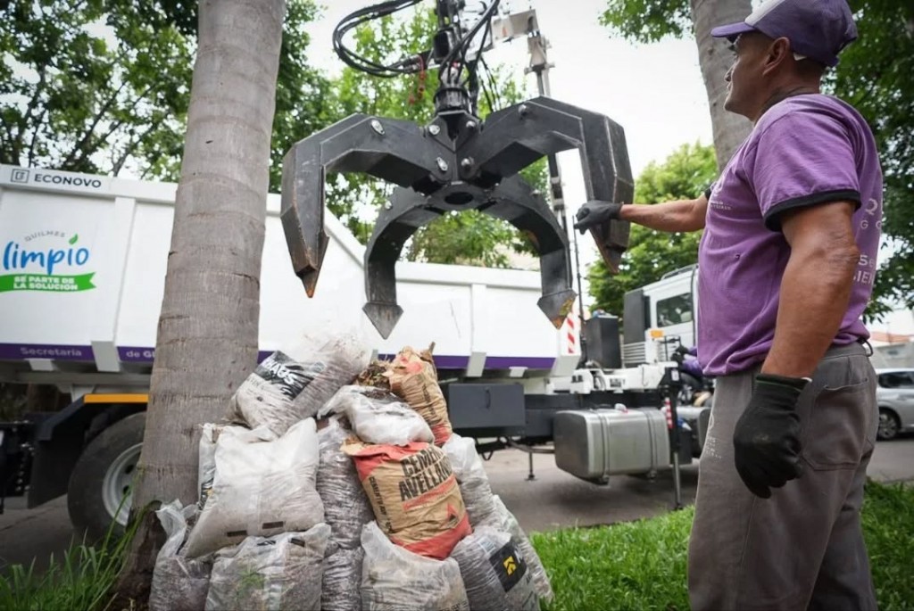 Quilmes refuerza el orden urbano: operativos de recolección de residuos voluminosos en Bernal y Don Bosco Este