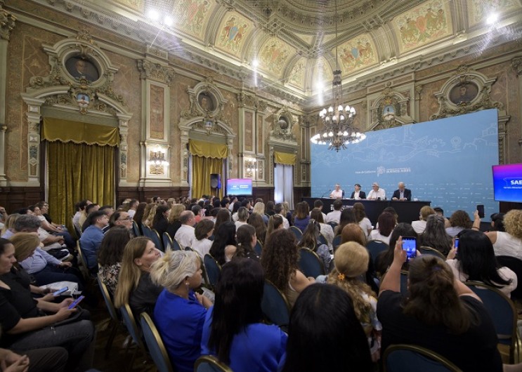 Kicillof lanzó un mega recetario escolar con 135 platos: la Provincia apuesta todo a la alimentación de los chicos