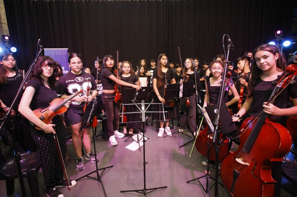 Explosión de talento en La Matanza: debutó la nueva Orquesta de Cámara MTZ y deslumbró a todo el distrito