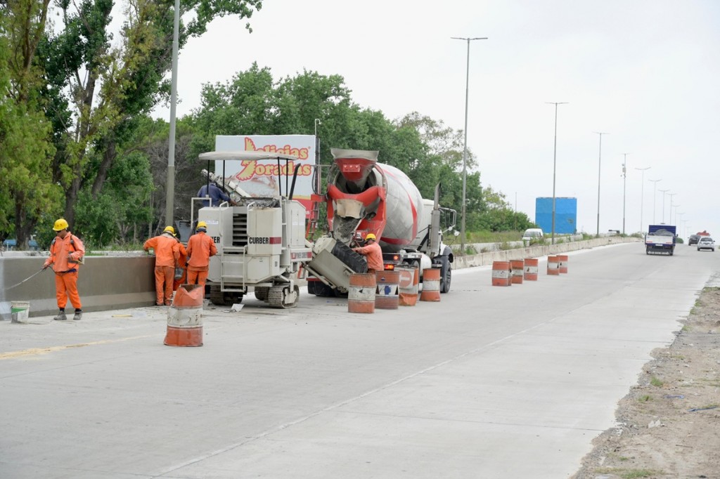 Esteban Echeverría avanza con la repavimentación y ampliación de la Ruta 4: Gray supervisó los trabajos