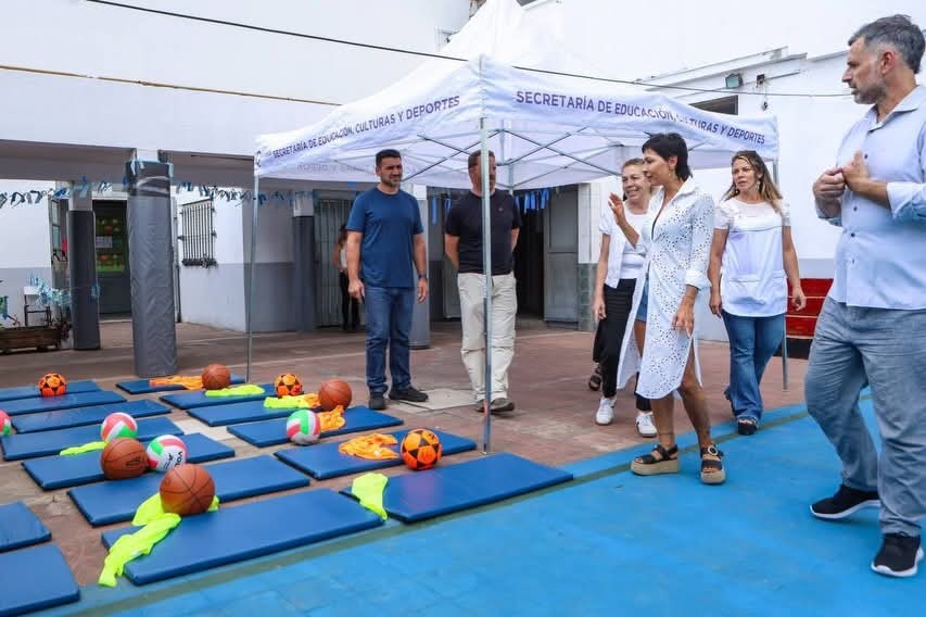 Mayra Mendoza supervisó las mejoras realizadas en la EP Nº 16 gracias al programa municipal “Quilmes Coopera”