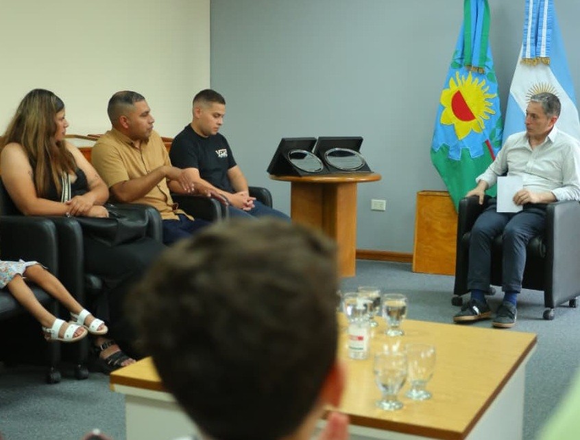 Fernando Gray distinguió a dos policías heridos en cumplimiento del deber en Esteban Echeverría