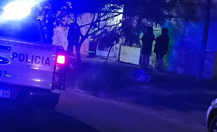 La Tablada: asesinan a un hombre a hachazos y detienen a su hijo por el crimen