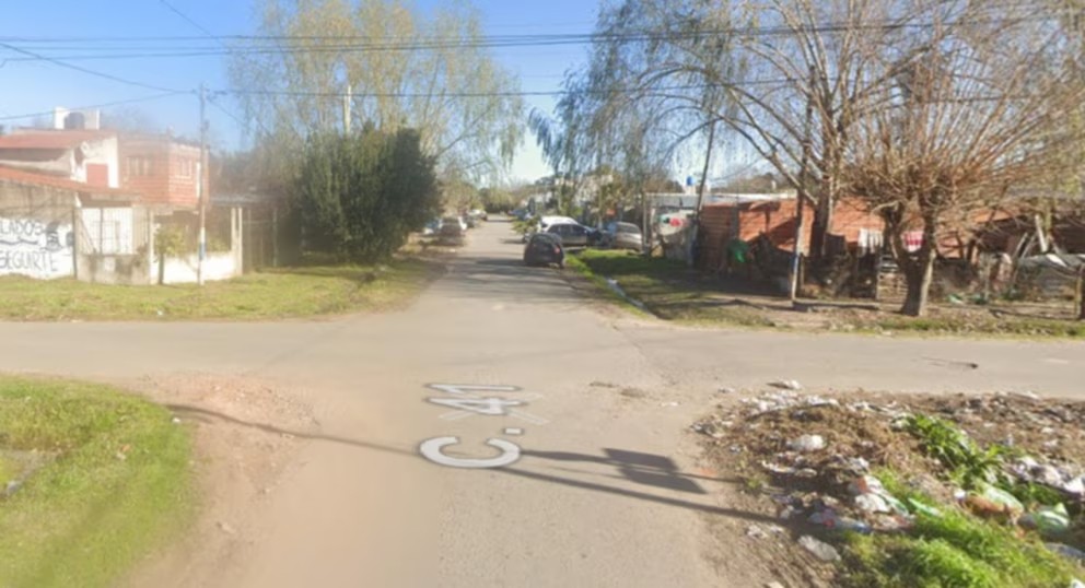 Entradera brutal en La Plata: maniataron y golpearon a una pareja de jubilados y se llevaron hasta la comida