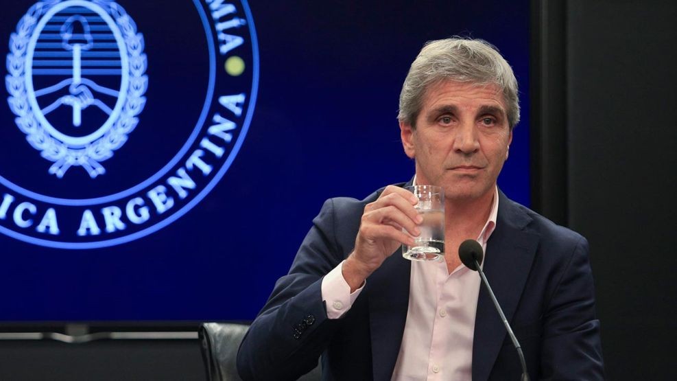 Giro en la política cambiaria: el Gobierno ajustará las bandas del dólar según la inflación