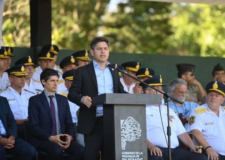 Kicillof encabezó el egreso de más de 2.200 nuevos oficiales y destacó una “nueva Policía bonaerense”