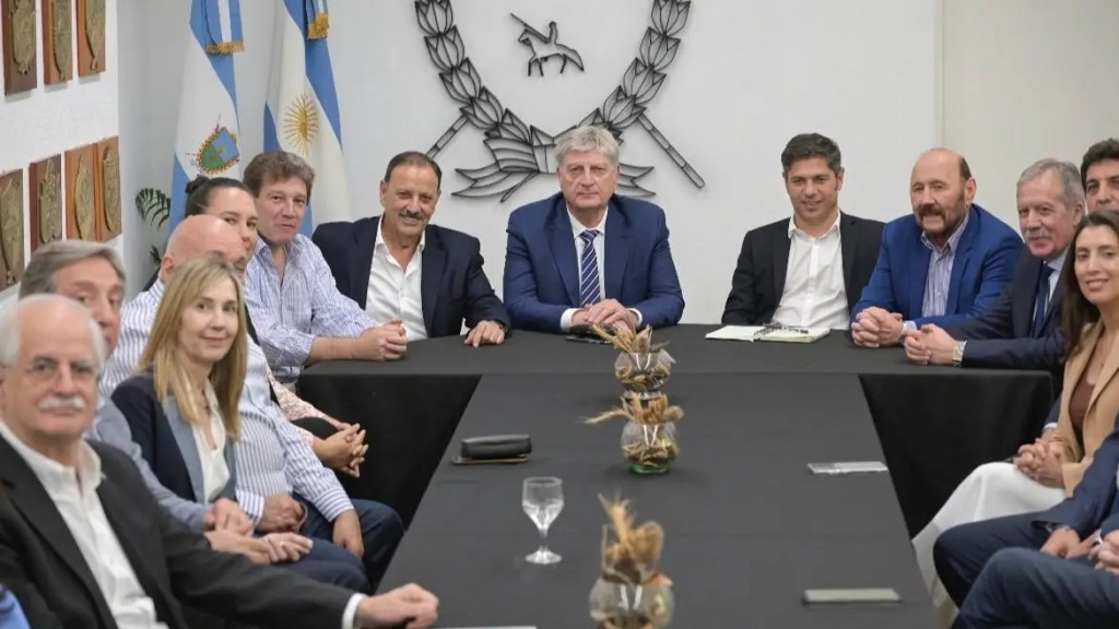 Los gobernadores peronistas mueven fichas y arman un nuevo polo de poder con Kicillof, lejos de Cristina