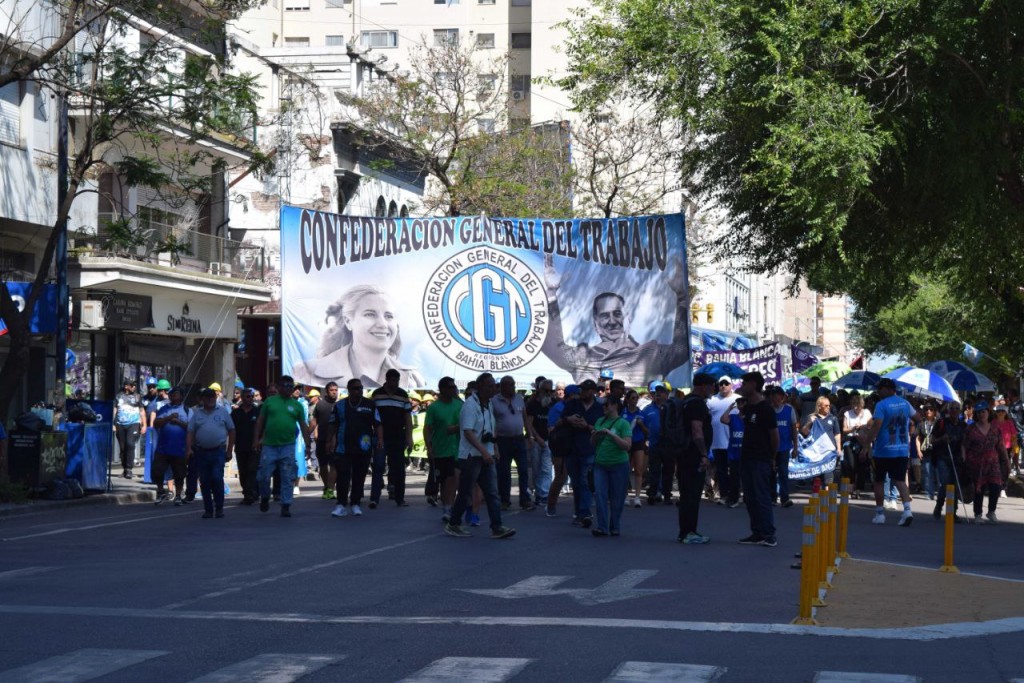 Importante adhesión de trabajadores bahienses a la Marcha Contra la Reforma Laboral.