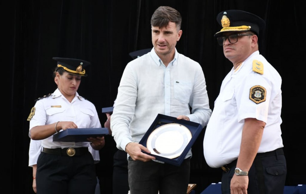 Reconocimiento en Morón: Lucas Ghi distinguió a policías y foros vecinales por su labor en el distrito