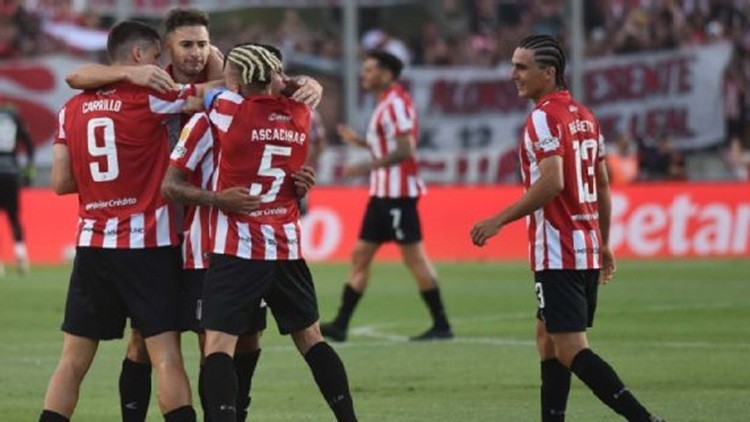 Alario entró desde el banco, hizo dos goles y Estudiantes se quedó con el Trofeo de Campeones