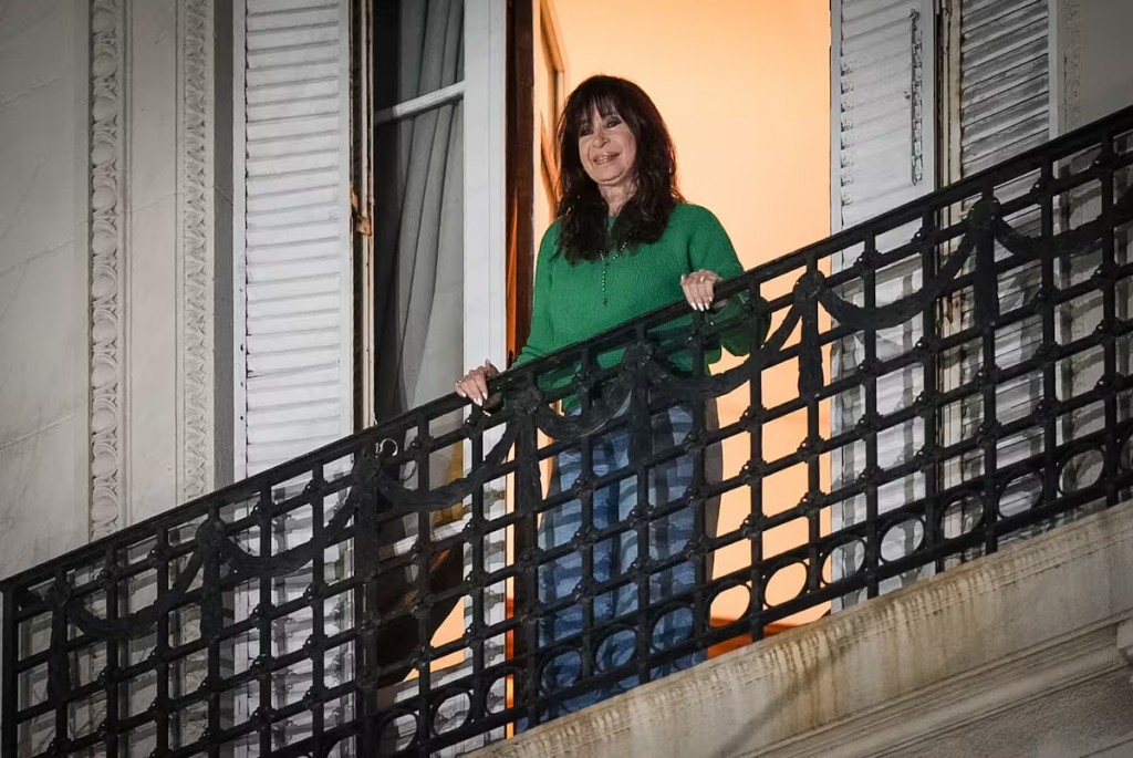 Cristina Kirchner fue operada de apendicitis y evoluciona favorablemente: el primer parte médico