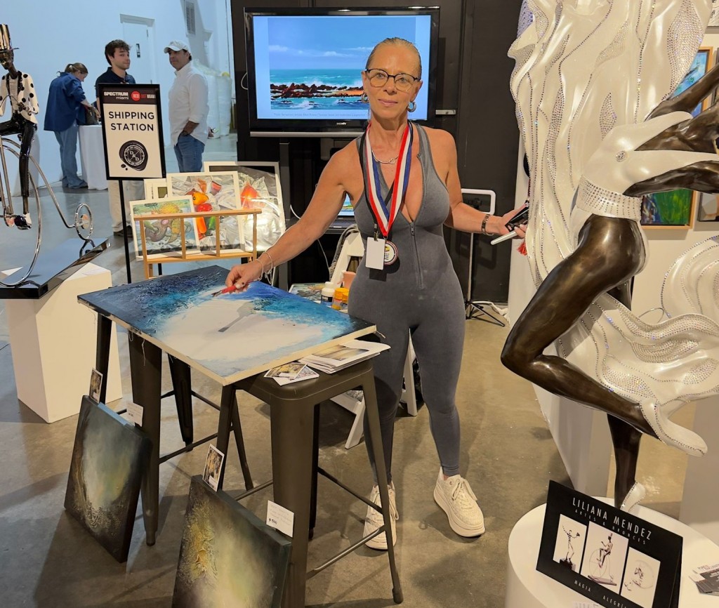 Fabiana Yustman expuso cuatro pinturas en Miami