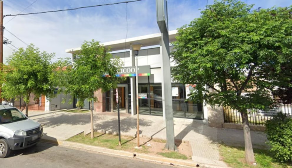 Asalto relámpago en un banco de Neuquén: robaron $1 millón y cayeron en minutos por las cámaras