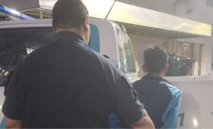 Apresaron a cuatro ladrones que atacaron a puñaladas a un hombre para robarle el auto