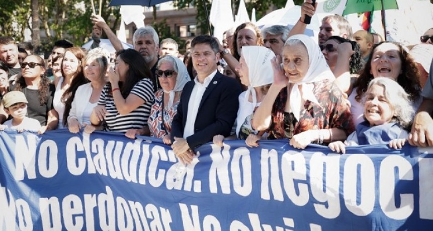 Kicillof se sumó a la marcha de las Madres y pidió “luchar, luchar y luchar” en homenaje a Hebe de Bonafini