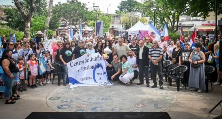 Ezpeleta de fiesta total: acto oficial, homenajes y un cierre musical multitudinario por el 153º aniversario