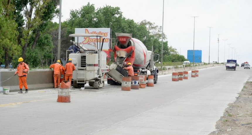 Esteban Echeverría avanza con la repavimentación y ampliación de la Ruta 4: Gray supervisó los trabajos