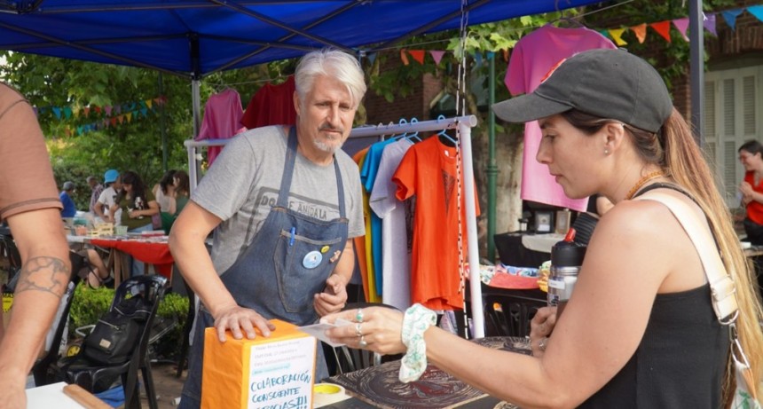 Gran convocatoria en Padua: merlenses colmaron la Feria Gráfica con arte, música y propuestas independientes