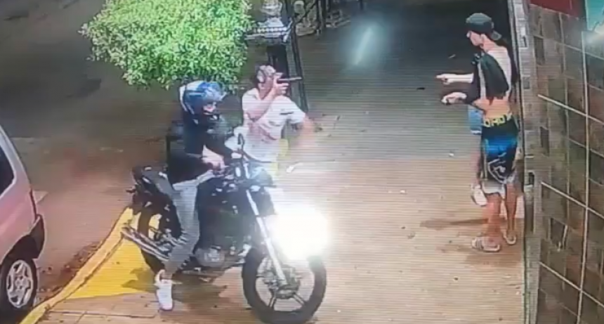 Violento asalto de motochorros en La Tablada quedó grabado y genera alarma vecinal