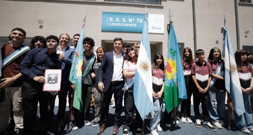 Kicillof inauguró dos nuevos edificios educativos en Longchamps y cuestionó el recorte nacional