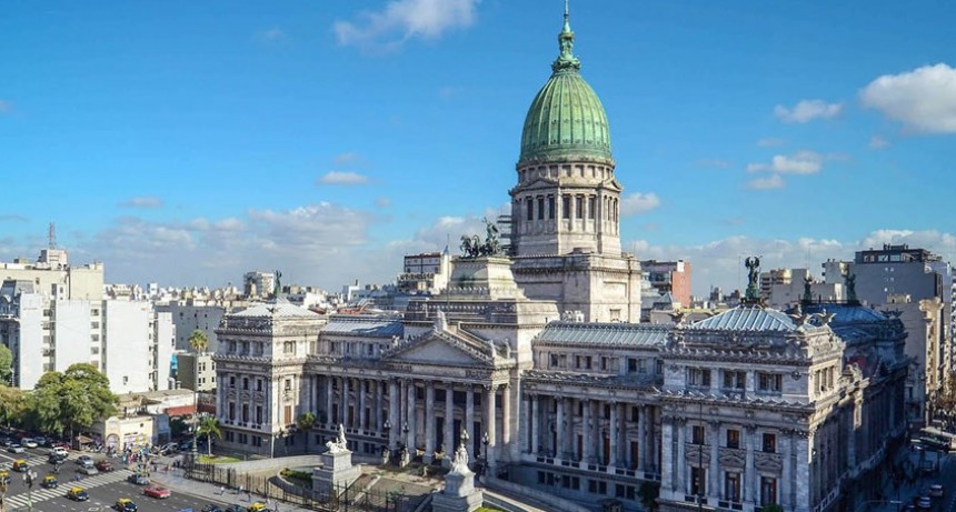 Argentina: 24 años sin estado de sitio y 20 sin intervenciones federales, pero con deudas institucionales y políticas