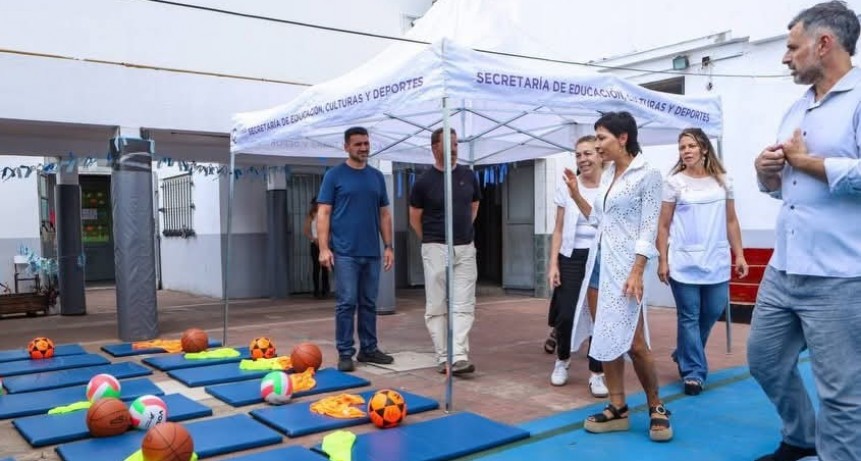 Mayra Mendoza supervisó las mejoras realizadas en la EP Nº 16 gracias al programa municipal “Quilmes Coopera”