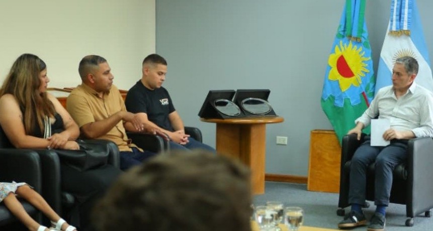 Fernando Gray distinguió a dos policías heridos en cumplimiento del deber en Esteban Echeverría