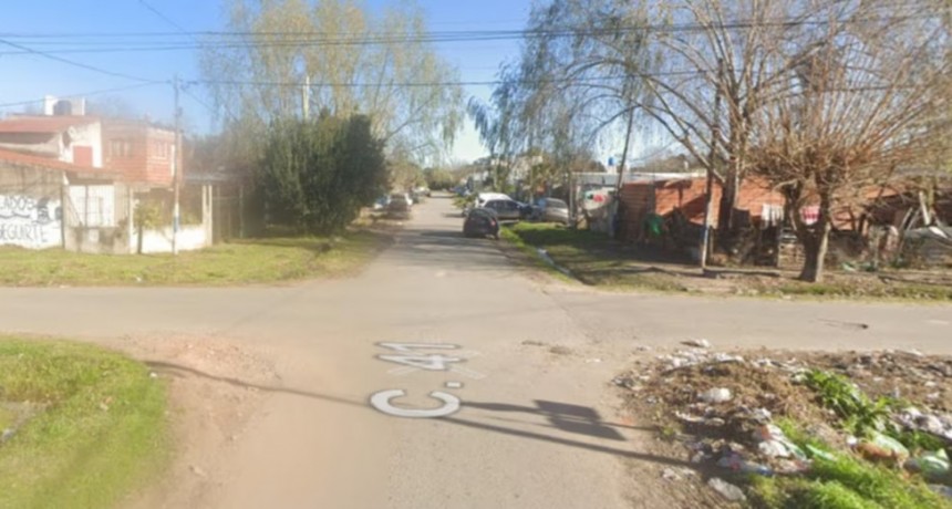 Entradera brutal en La Plata: maniataron y golpearon a una pareja de jubilados y se llevaron hasta la comida