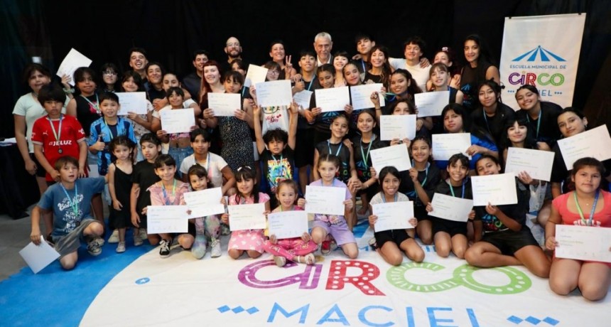 Avellaneda celebró a sus nuevos artistas con una emotiva entrega de diplomas y medallas