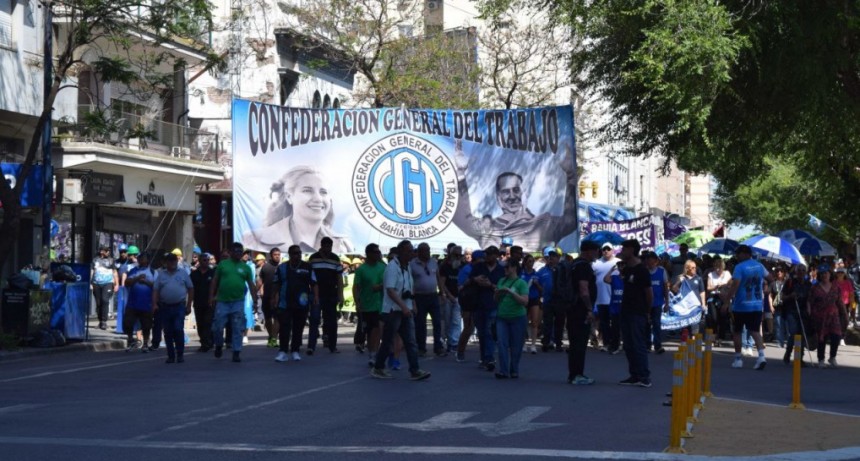 Importante adhesión de trabajadores bahienses a la Marcha Contra la Reforma Laboral.