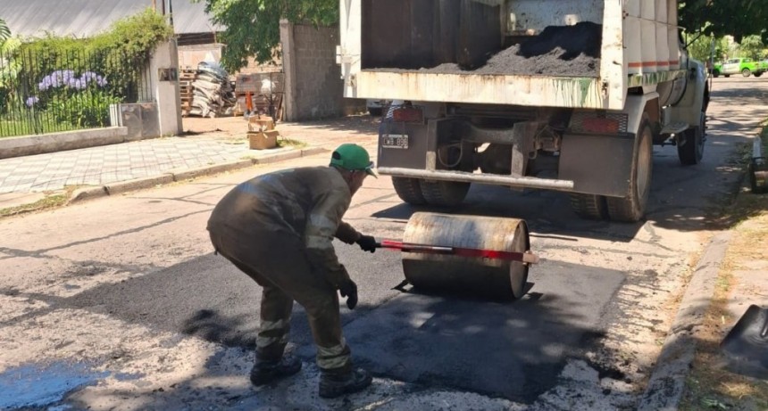 Avanzan nuevas obras de bacheo en Monte Grande para mejorar la circulación