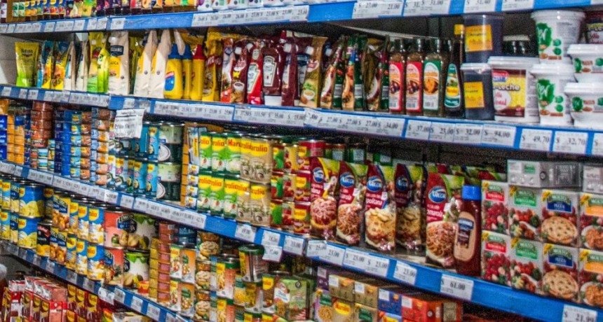 El consumo volvió a caer tras nueve meses y enciende alarmas en supermercados y farmacias