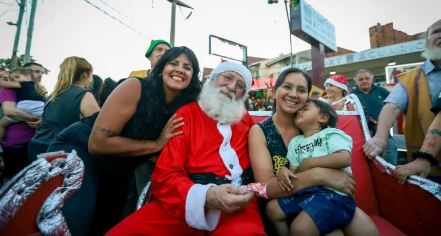 Multitudinaria apertura de Las Noches de Quilmes en Ezpeleta con compras, shows y espíritu navideño