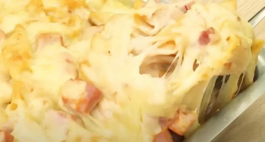 Pasta gratinada con queso y jamón: el clásico irresistible que siempre reconforta